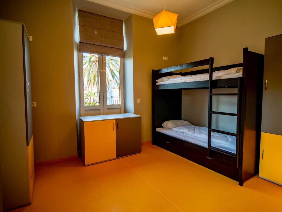 Banana'S Camp Hostel คานส์ ภายนอก รูปภาพ