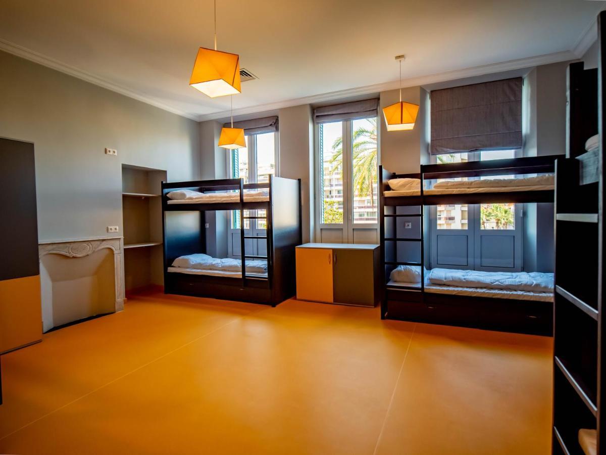 Banana'S Camp Hostel คานส์ ภายนอก รูปภาพ