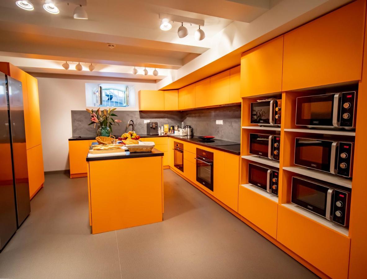 Banana'S Camp Hostel คานส์ ภายนอก รูปภาพ