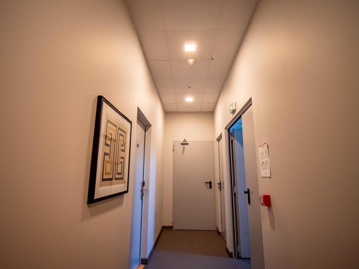 Banana'S Camp Hostel คานส์ ภายนอก รูปภาพ