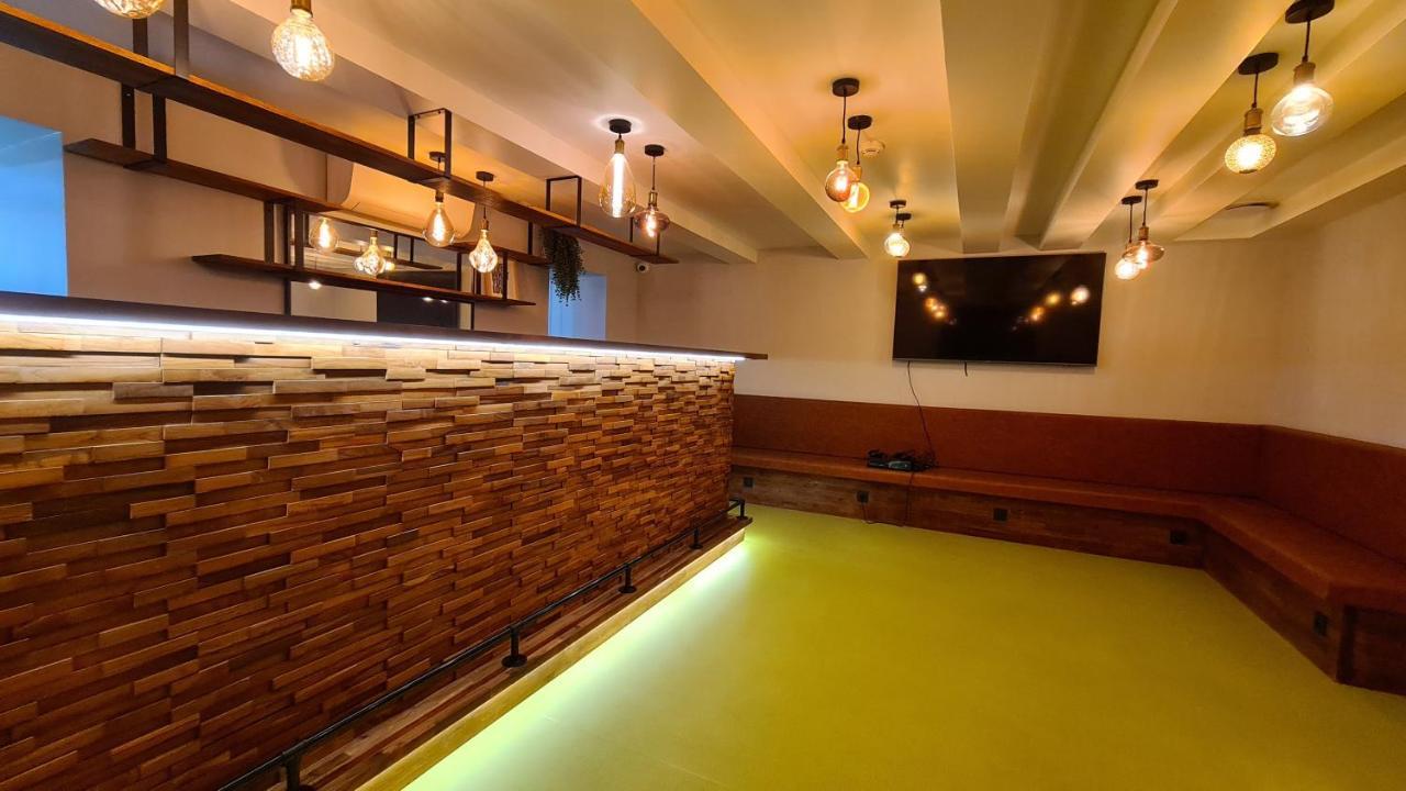 Banana'S Camp Hostel คานส์ ภายนอก รูปภาพ