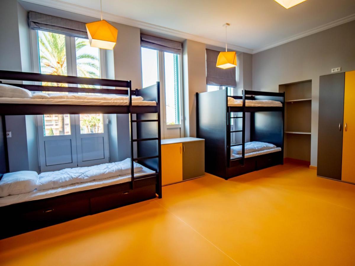 Banana'S Camp Hostel คานส์ ภายนอก รูปภาพ