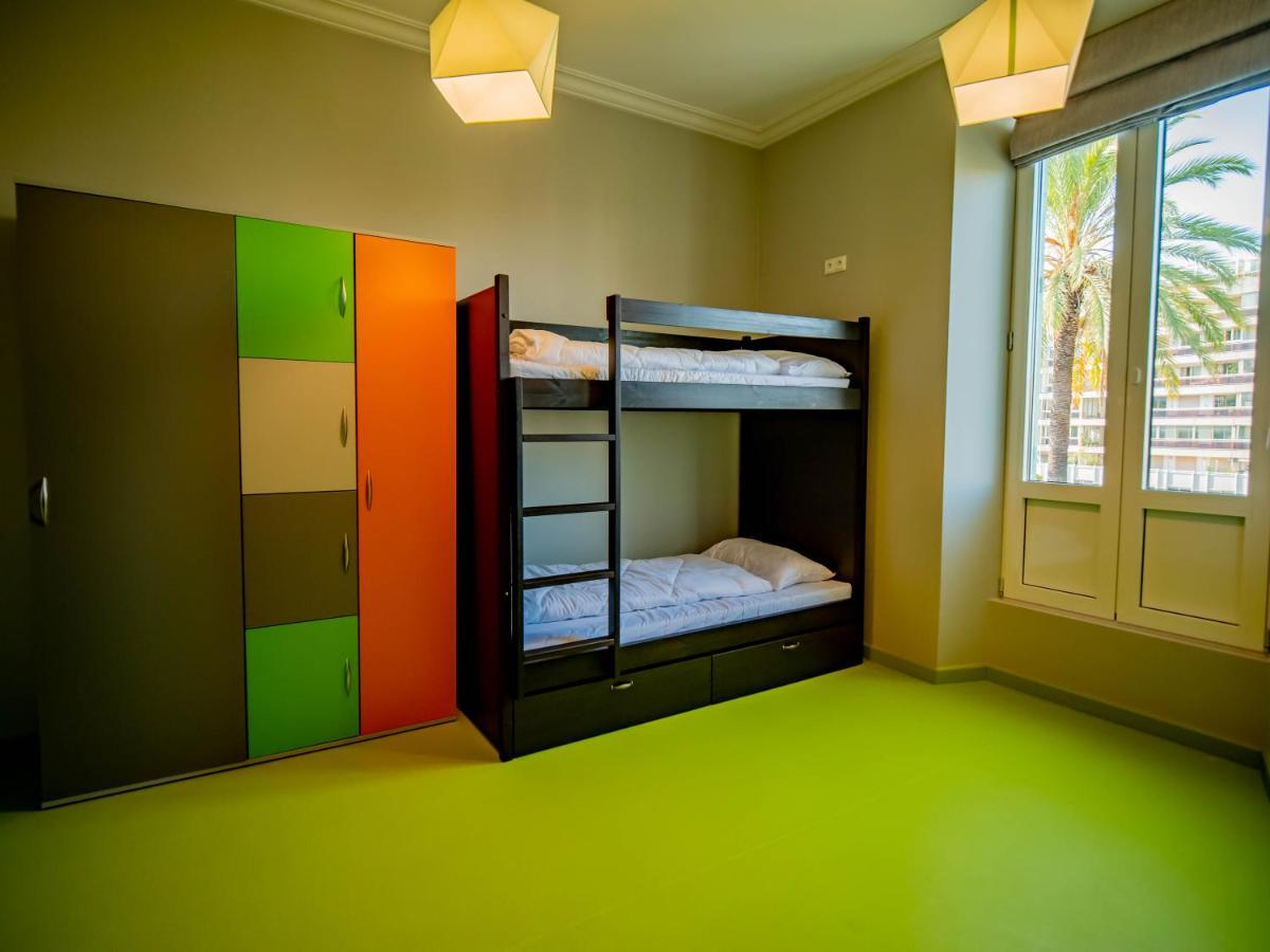 Banana'S Camp Hostel คานส์ ภายนอก รูปภาพ