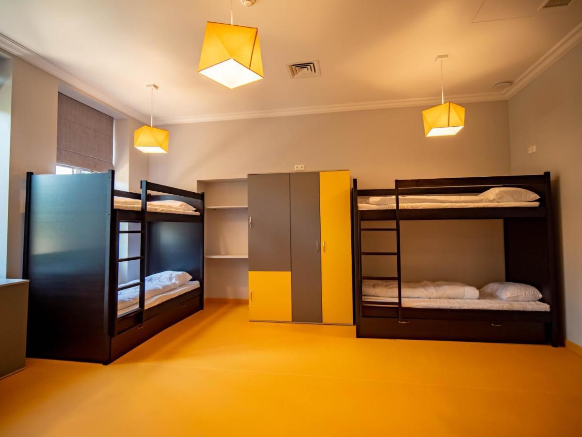 Banana'S Camp Hostel คานส์ ภายนอก รูปภาพ